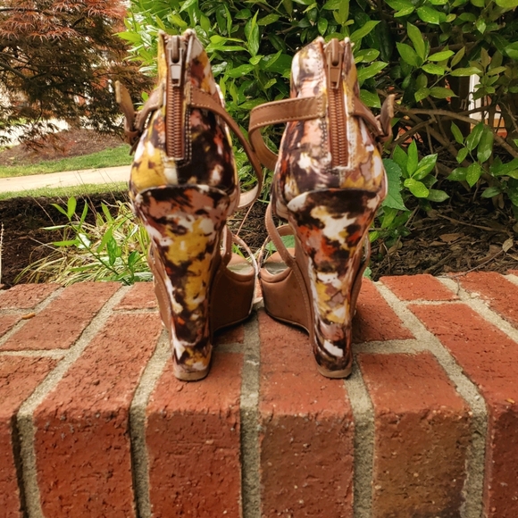 Shi by Journey Wedges - Picture 3 of 9